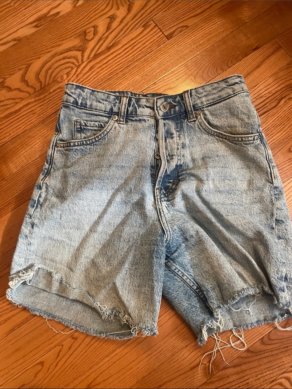 H&M Light Wash Distressed Denim Shorts 90s cut off shorts high waist